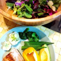 Snapdishの料理写真:#husbandthechef  #fish 
 #vegetable  #instayummy  #iphone  #happy  #dinner  #野菜たっぷり|run-run-yagiさん