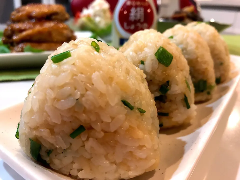 バター醤油のネギおにぎり🍙|ハマちゃんさん