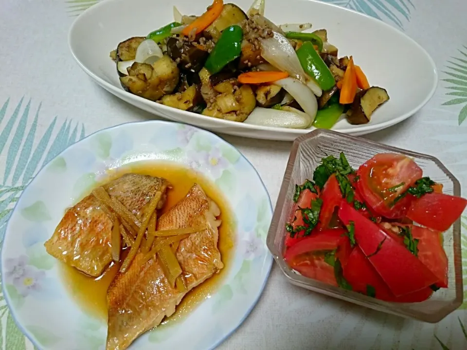 ☆今日の晩ごはん☆　煮魚　なすのミンチ炒め　トマト|hamamaさん