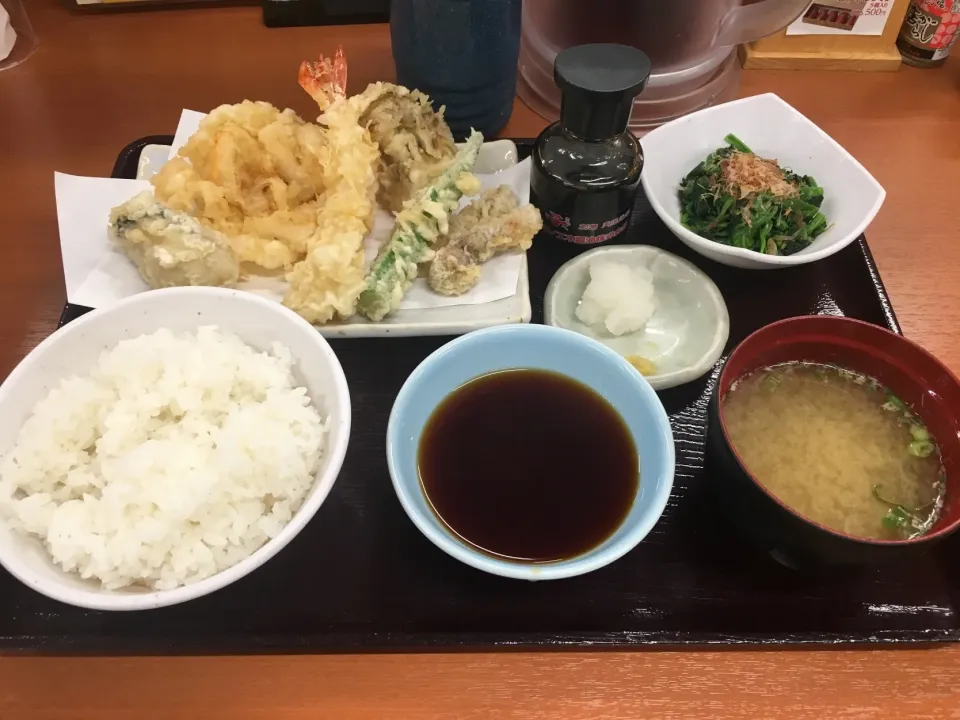 Snapdishの料理写真:松茸とかきの天ぷら定食|しのぶさん