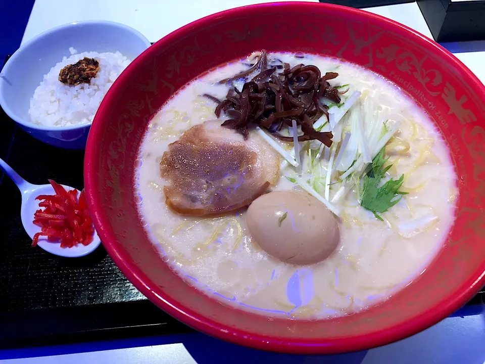 赤い彗星ラーメン 特製とんこつラーメン|T. Wonderさん