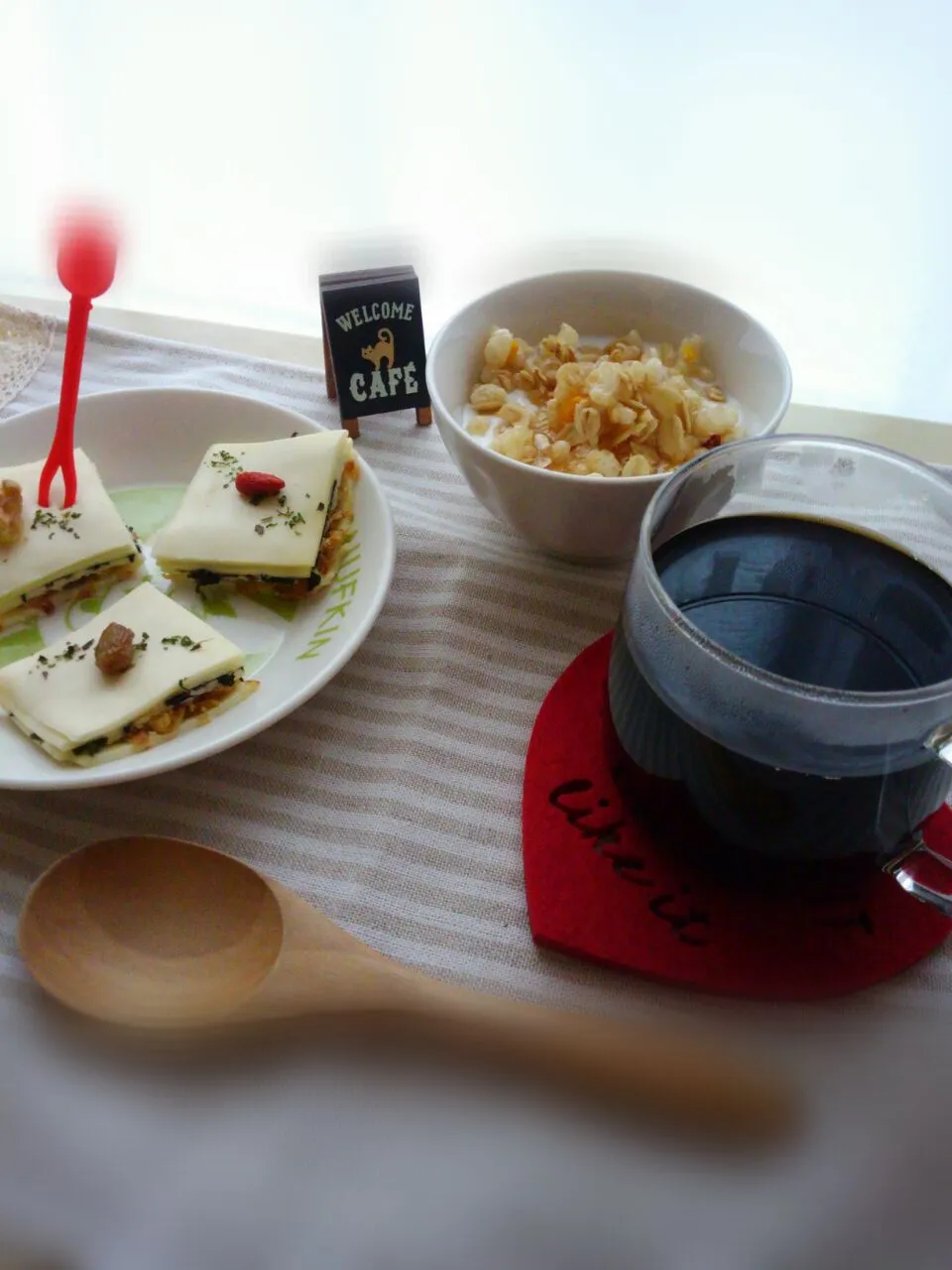 めるぼさんの簡単おつまみ♪♪

🥂🌿ミルフィーユワサビチーズバイト🌿🥂

ツンとくるわさびとチーズが癖になるぅ〜(*>∀<)ﾉ♪|みるくここあさん