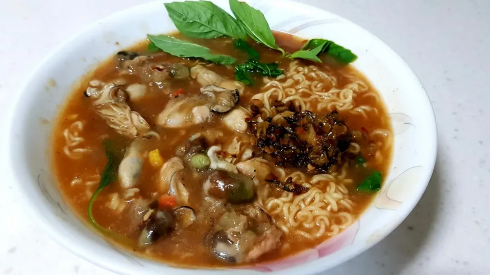 spicy noodles with oysters and abalone innards|steven z.y.さん