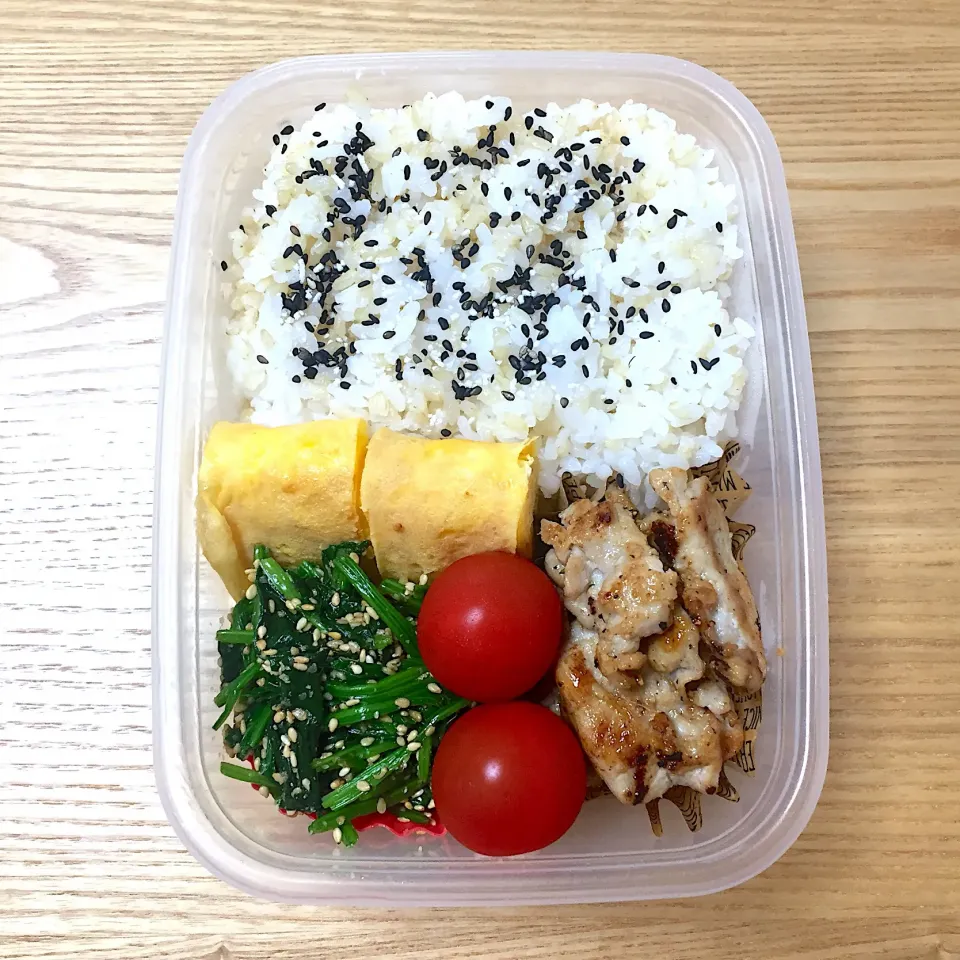 金曜日の旦那さんのお弁当☺︎ #お弁当記録 #豚肉の塩麹焼き #ほうれん草の胡麻和え|むさけんさん