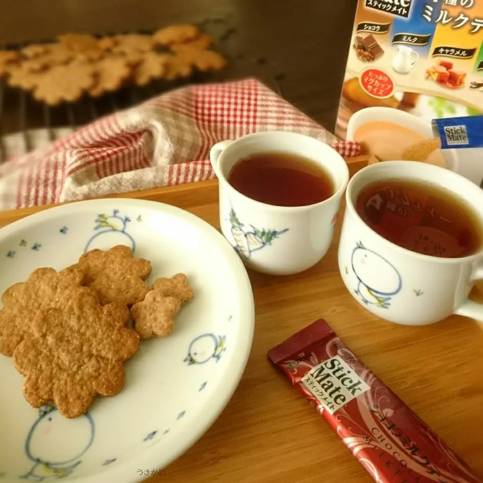 はやちんさんの料理 チビと一緒に型抜き🌸ミルクココアクッキー|うさかめさん