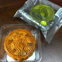 Snapdishの料理写真:月餅 Mooncake  #mooncake  #starbucks  #Thai|miaco_macさん