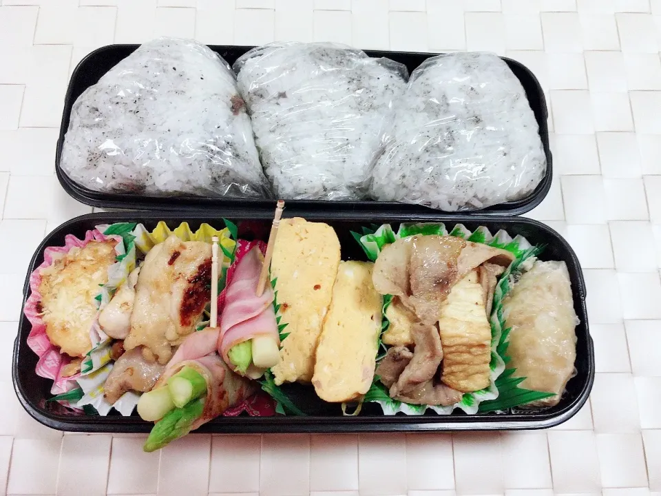 Snapdishの料理写真:息子のお弁当 豆腐入り肉団子 厚揚げと豚肉の中華炒め ベーコンとチーズ入り卵焼き アスパラのベーコン 鶏肉のガーリックソテー ポテトグラタン|keitakumamaさん