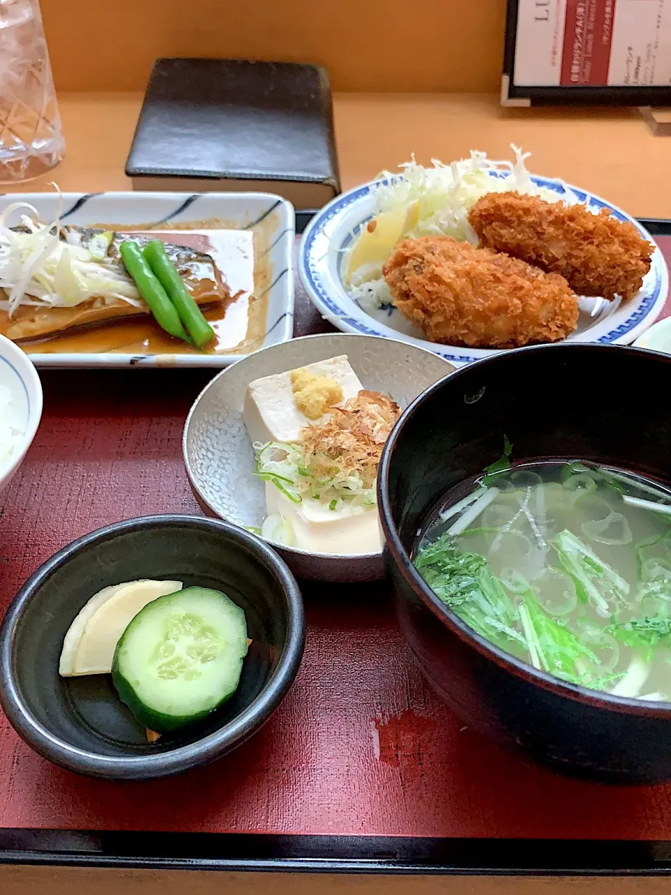 サバ味噌煮/広島産カキフライ/冷奴/沖縄風そば|山内博之さん