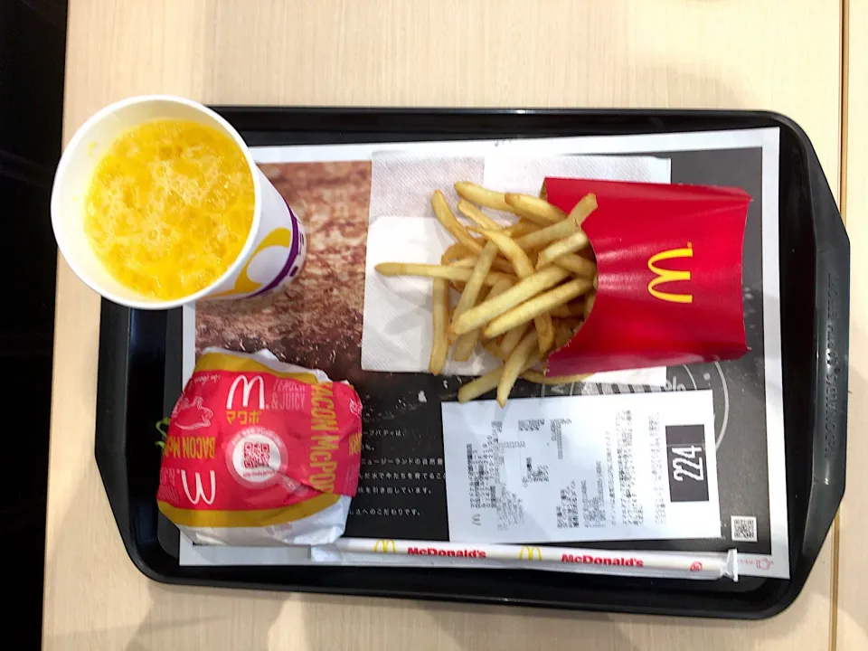 Snapdishの料理写真:ベーコンマックポークセット(マックフライポテトM•ミニッツメイドM)|ばーさんさん