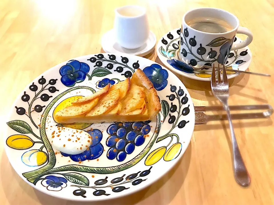 りんごのタルト🍎🥧 コーヒー☕️ フィーカ ヤンソンさんにて|ナナさん