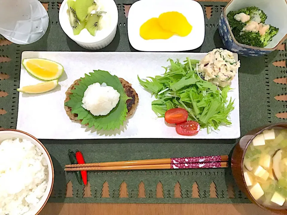 Snapdishの料理写真:和風ハンバーグ定食|ゆうかさんさん