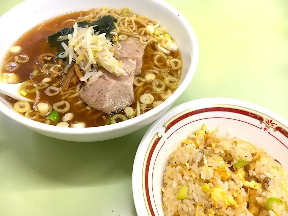 ラーメン🍜半チャーハン|ゆうじ.さん