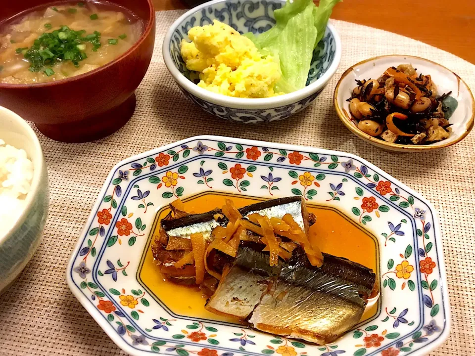 18/10/05 夕飯♪ 秋刀魚生姜煮 ひじきと大豆の煮物 さつまいもとクリームチーズのサラダ 味噌汁|ikukoさん