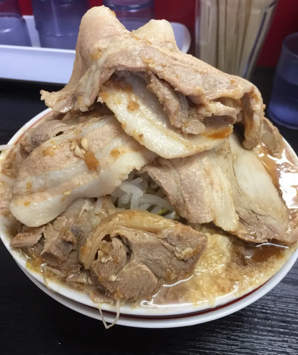 ぶた麺で特製チャーシューメン頂きました🐽🍜

トッピングは、ニンニク|NOMU'S キッチン🍳さん