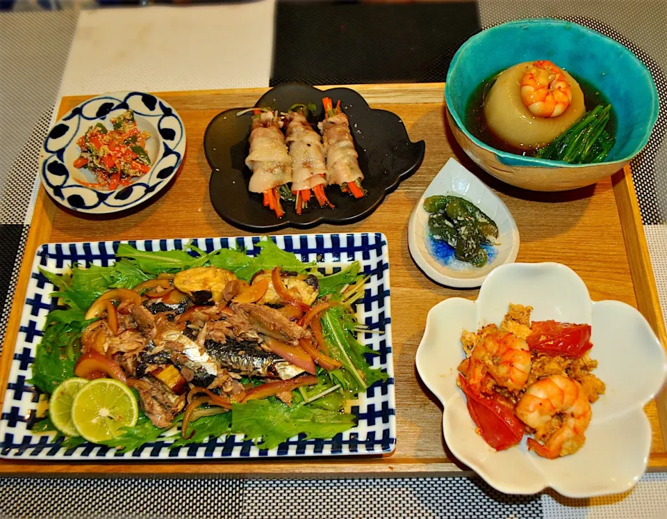 作り置きde夜ご飯

☆秋刀魚のマリネ
☆大根出汁煮
☆人参とピーマンの明太炒め
☆人参と水菜の豚巻き
☆トマトと海老と卵のさっと炒め|☆アスカ☆さん