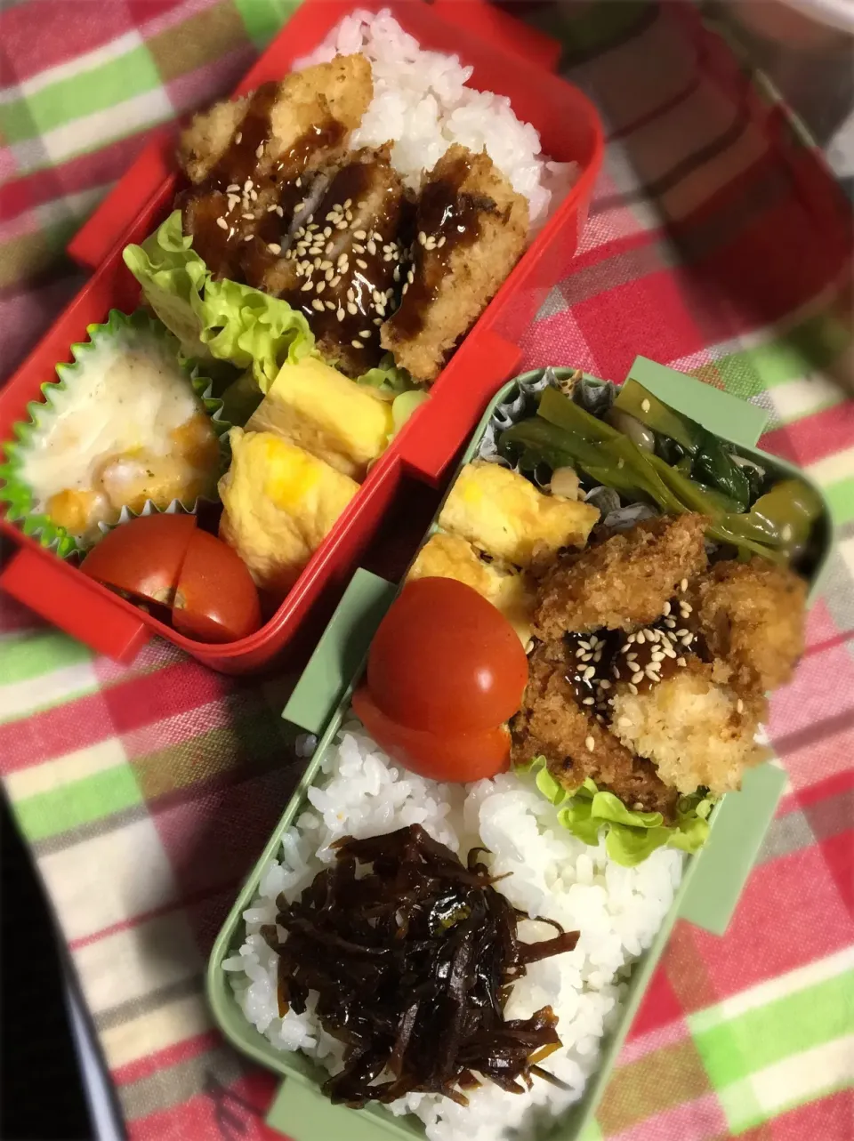 Snapdishの料理写真:#お弁当  #ヒレカツ弁当  #小松菜の煮浸し 

10.6 主人と息子部活弁当🍱|renharuruさん