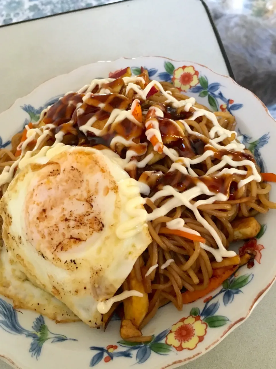 Snapdishの料理写真:秋野菜で ガツンと焼きそば ✊ #屋台グルメ  #スピードメニュー|にゃふてんさん