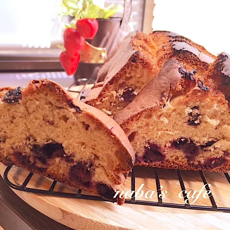 ダッチオーブンで焼くベリーのヨーグルトケーキ ◡̈♥︎|なばちゃん。さん