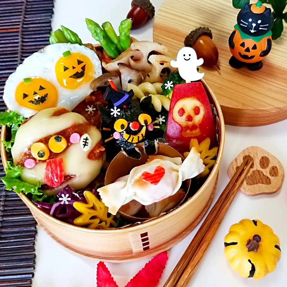 ハロウィン🎃ロコモコ弁当♪黒猫ちゃんキャンディー🍬みっけ♡|ayano.adshさん