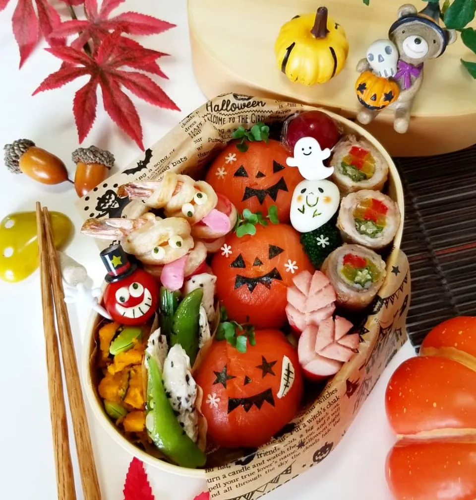 ハロウィン弁当🎃スモークサーモン手鞠おにぎり|ayano.adshさん