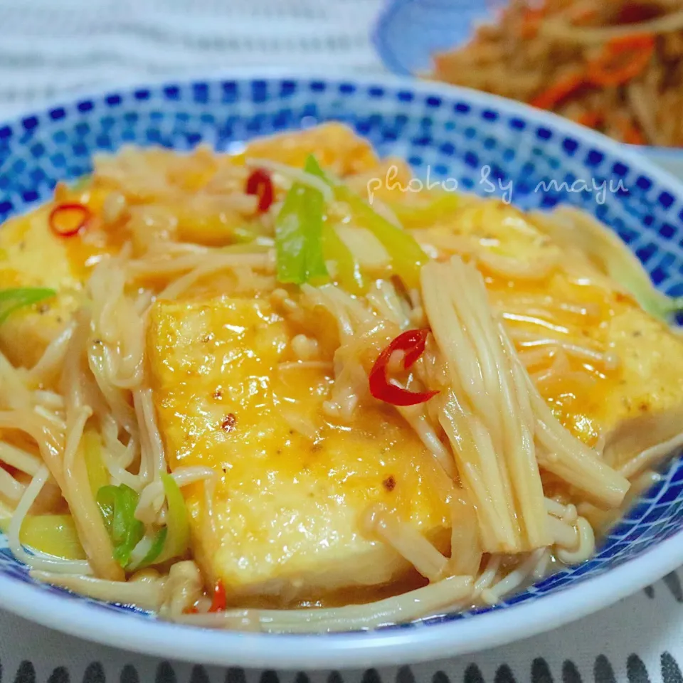 Snapdishの料理写真:我が家の定番料理。えのきが絡む お豆腐ソテー | ななちさんのお料理|まゆさん