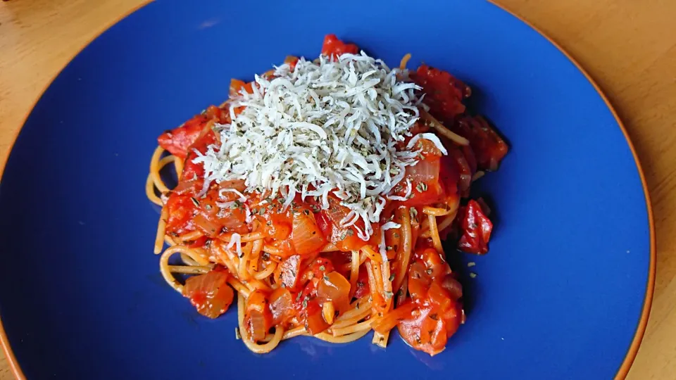 いつの日かのご飯🍴しらすとトマトベースのパスタ🍝|Kanaさん