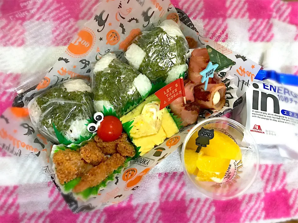 市民体育大会【おにぎり🍙】弁当〜塩昆布おにぎり・シャケたらこおにぎり・男梅ふりかけおにぎり・うずらベーコン・玉子焼き・チキンカツ塩レモン〜
 #お弁当  #おにぎり  #おにぎり弁当  #体育大会弁当  #きゃら弁 #ハロウィン|華恋さん