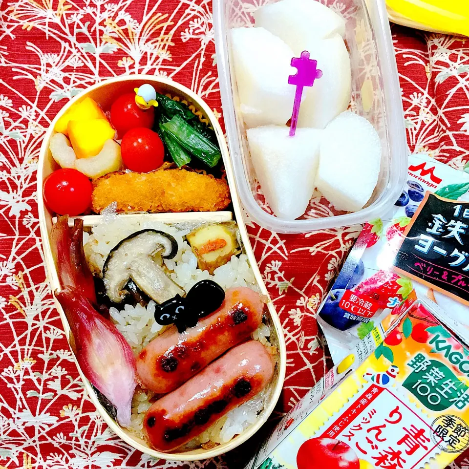 #お弁当  #お弁当じまん  #自分弁当  #和食弁当   #炊き込みご飯弁当  #庭で採れたシリーズ  #栗ご飯   #秋の味覚  #野菜たっぷり  #ヘルシー弁当 #デザートは梨  #曲げわっぱ弁当  #茗荷の甘酢漬け  #簡単弁当|Blueberry🫐さん