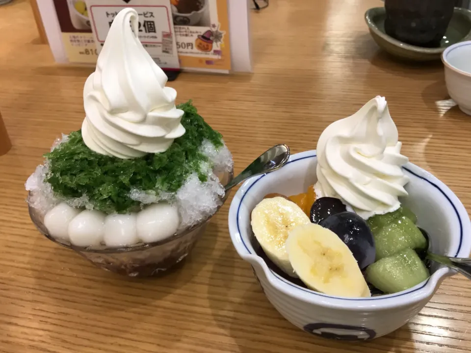 Snapdishの料理写真:抹茶粒あん白玉かき氷とフルーツあんみつ☆|もんたさん