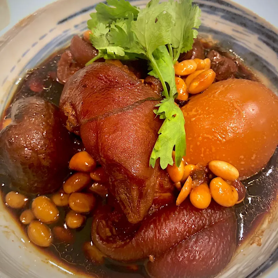 Snapdishの料理写真:Braised Pork Trotter with Soybean - The Woks of Life|Aunty Gさん