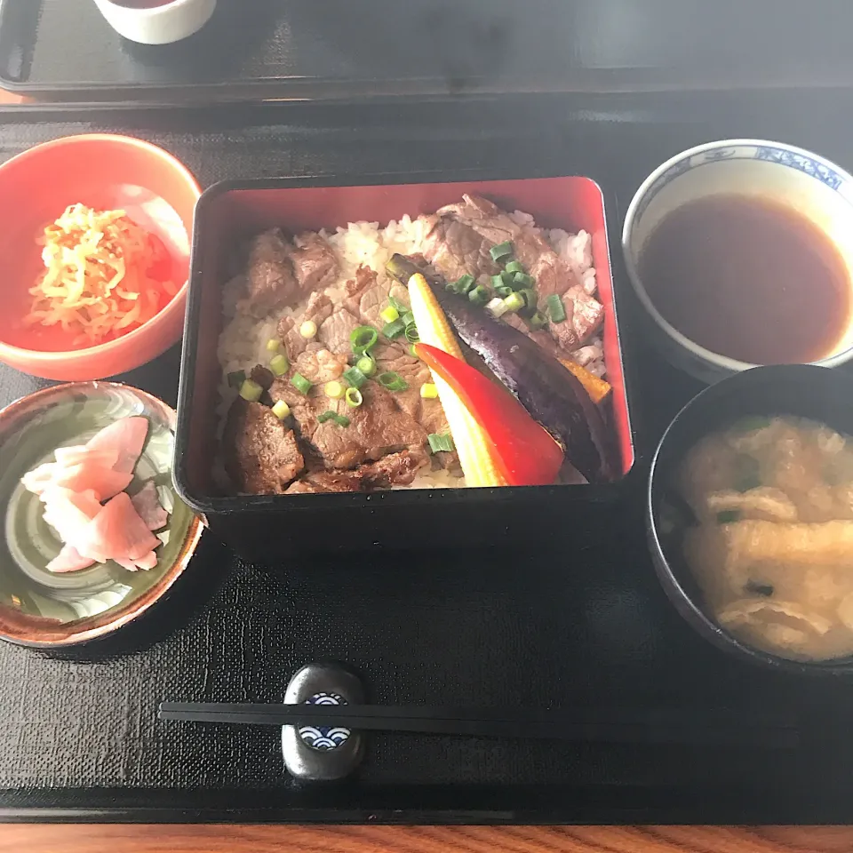 ステーキ丼定食|ちゃむさん