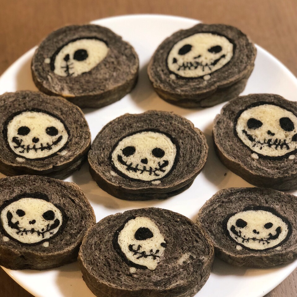 ナイトメアビフォアクリスマスの ジャックのツムツムのイラストパンhalloween ハロウィン ハロウィン イラストパン 食パン デコパン 手作りパン パン トヨ型 キャラクター ナイトメアビフォアクリスマスジャック ジャックパン ディズニー Disney Izuyo Snapdish