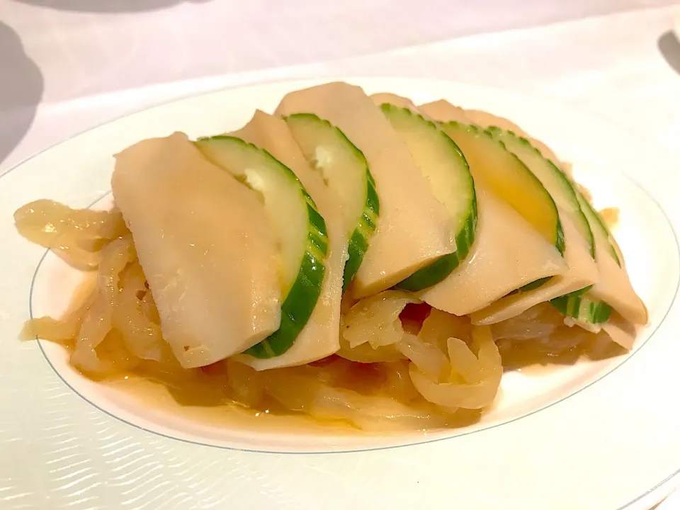 Shredded jellyfish and sliced sea whelk with sesame oil|Sky Blueさん