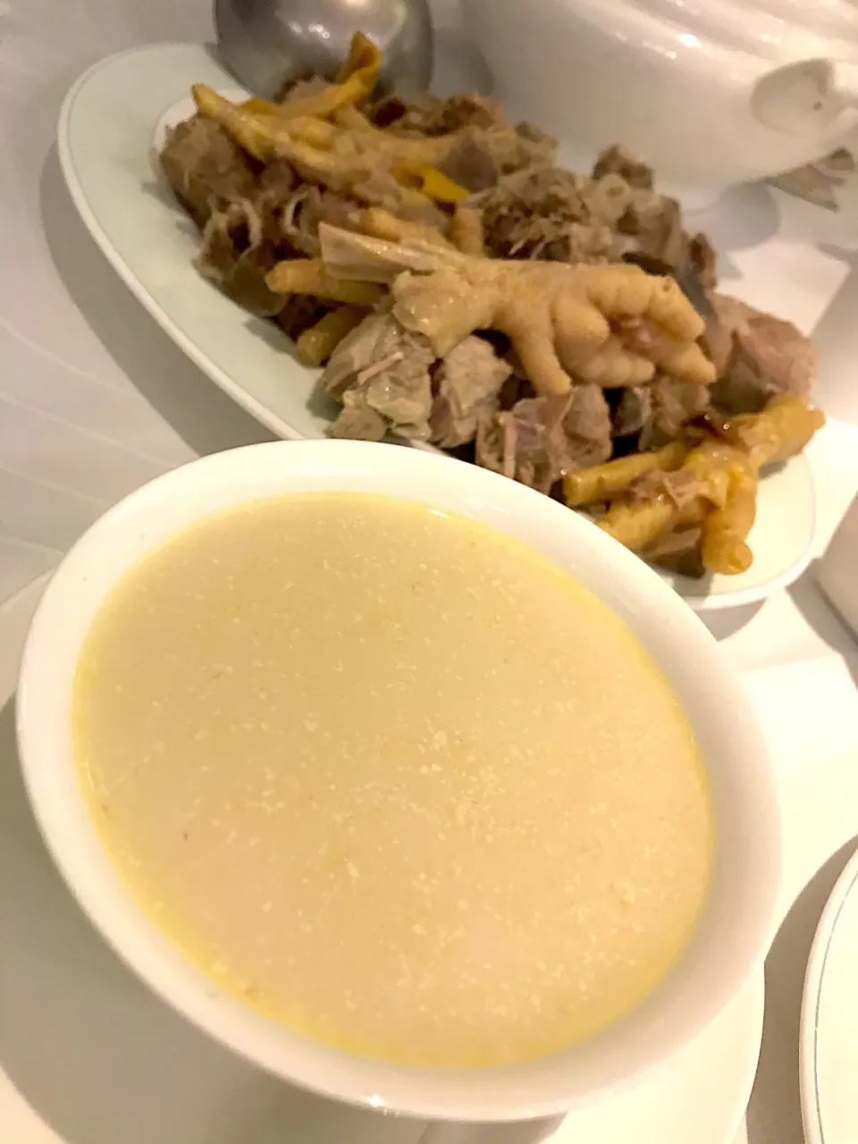 Double boiled sea whelk and pig lung in freshly grounded almond soup|Sky Blueさん