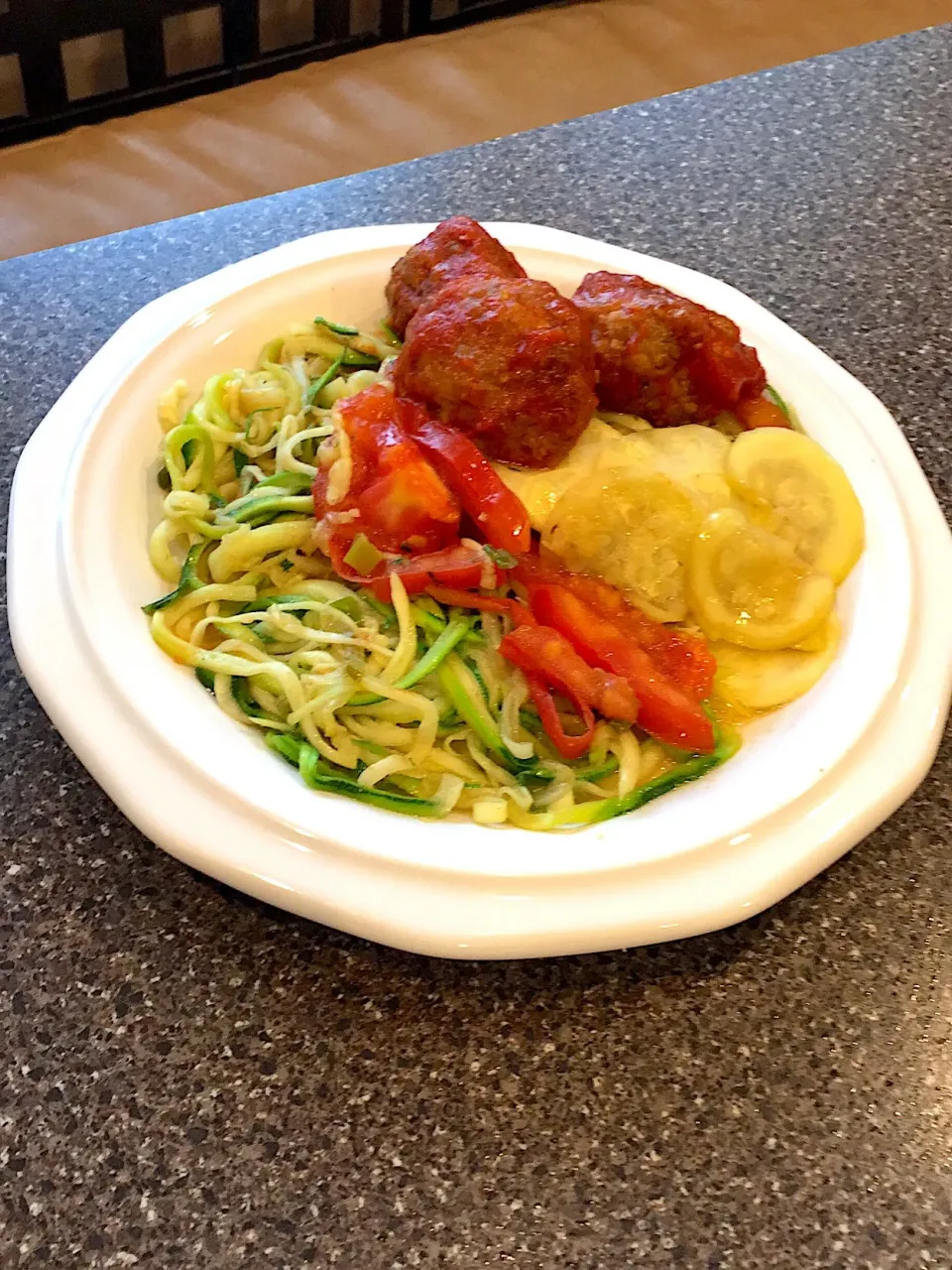 Zucchini spaghetti with baked meatballs|FitMomDoc19さん