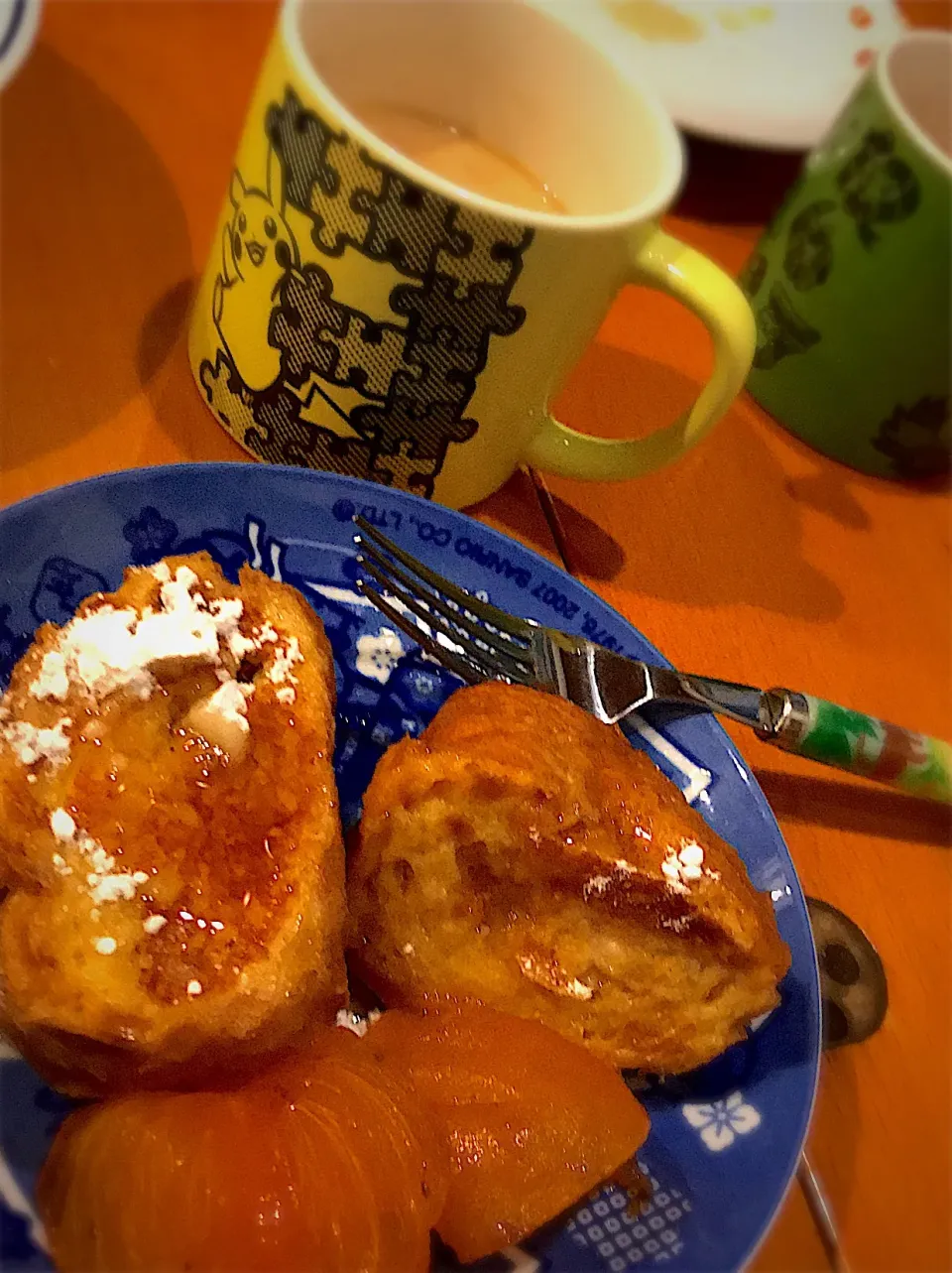 フレンチトースト🍯  パウダーシュガー  蜂蜜  柿   カフェオレ☕️|ch＊K*∀o(^^*)♪さん