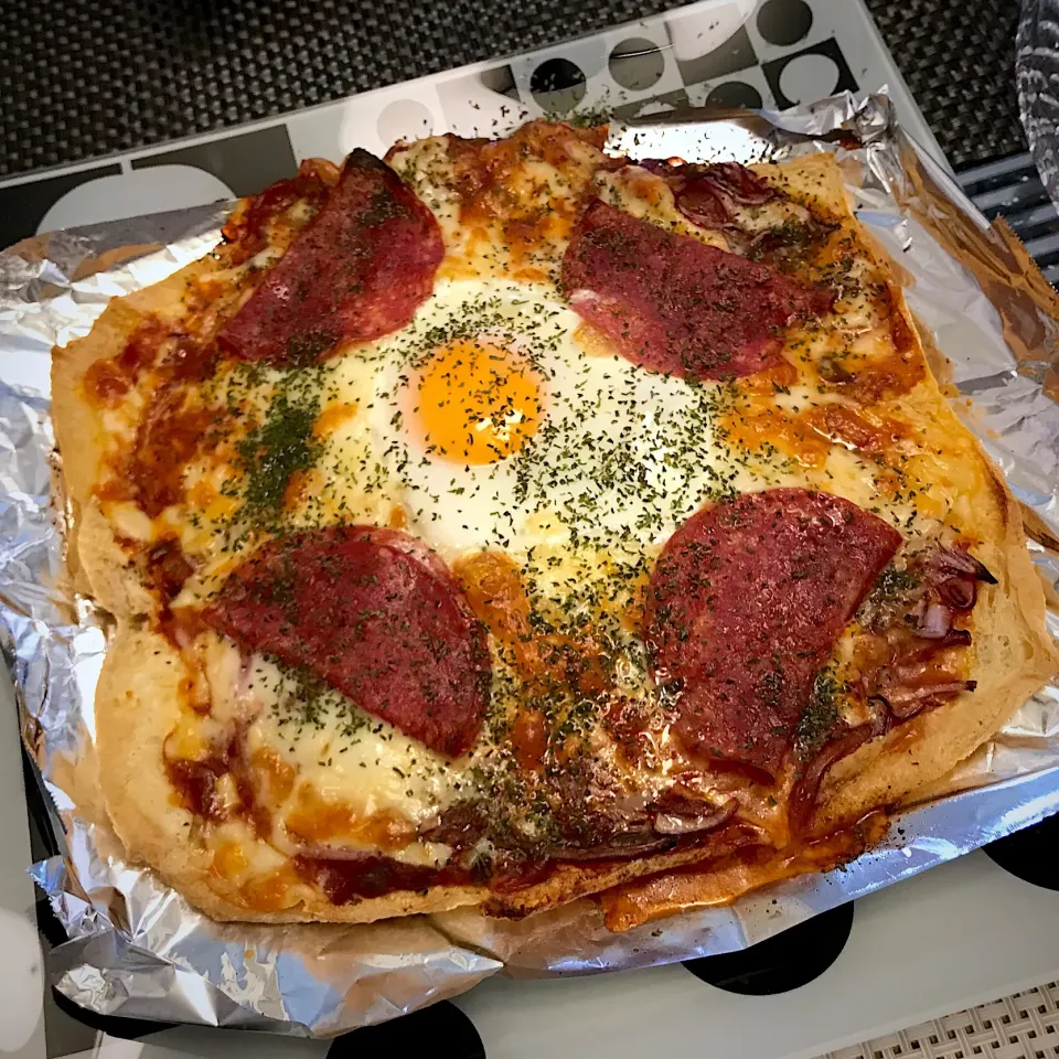 けふのロカボ食は油揚げピザ🍕で御座います。チーズ大量乗せしたカロリー贅沢仕様だけど糖質は低いから痩せられるはず✨|にゃあ（芸名）さん