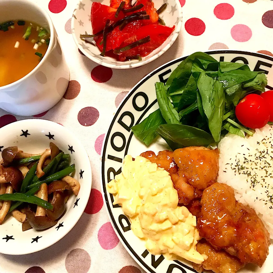 チキン南蛮♡きのこといんげんのバター炒め♡トマトの昆布のおかか和え♡じゃがいものお味噌汁♡|まゆかさん