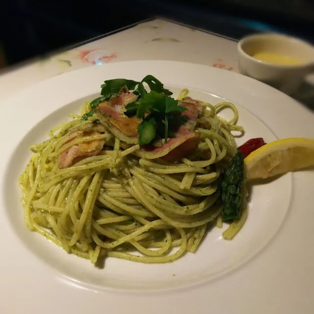 バジルソースのパスタ。ベーコンとアスパラを。|大石さん