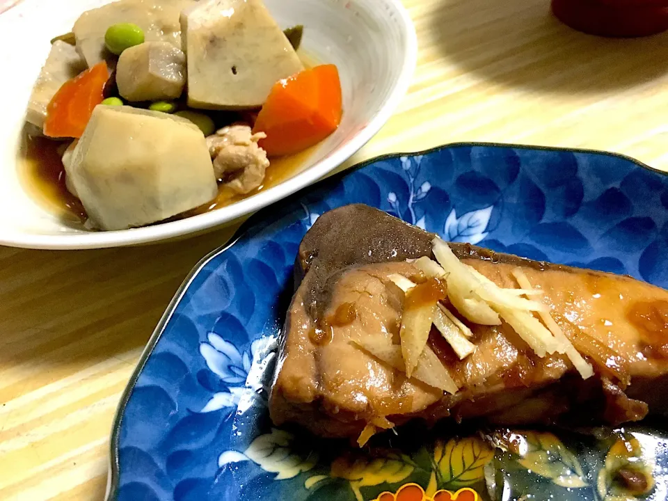 鰤の煮付けと芋煮🍁|くっきいさん