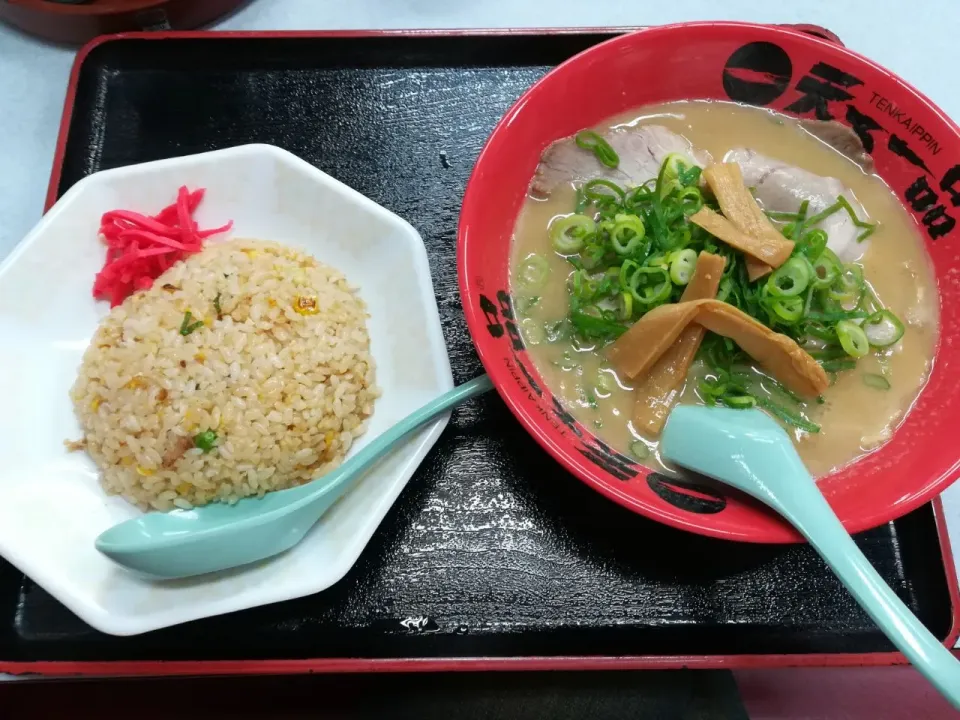 天一でチャーハン定食♪
無性に天一のこってりがたべたくなる時があるw|深夜特急fさん