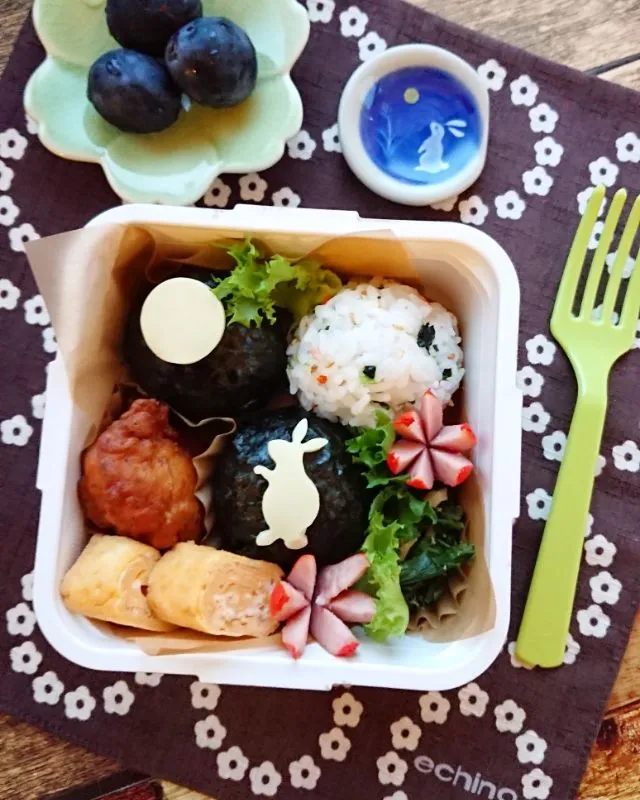 娘弁当☺️  お月見おにぎり弁当|e  satoさん