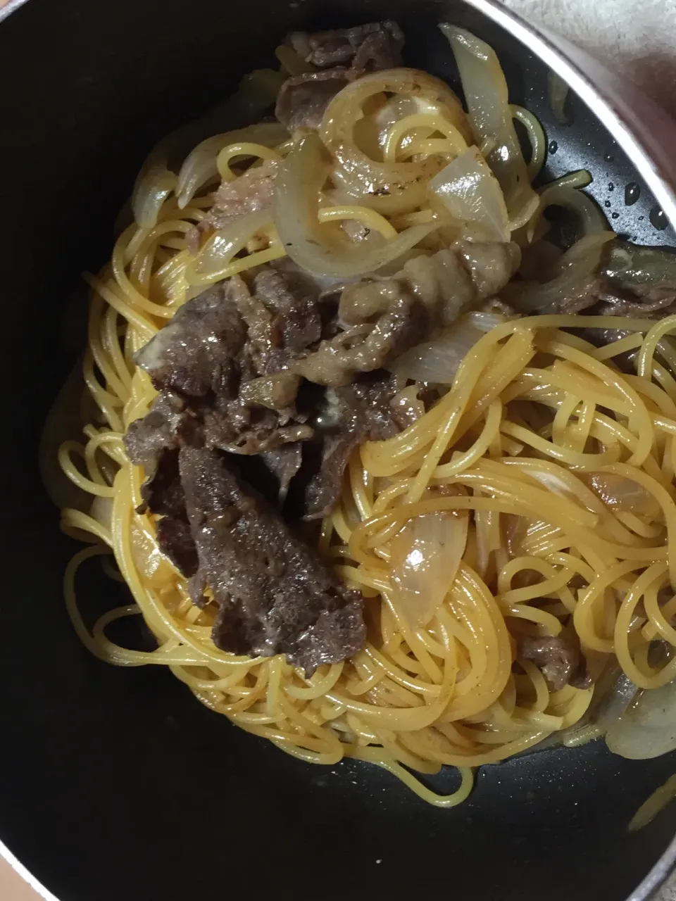 Snapdishの料理写真:牛肉玉ねぎパスタ|ごはんーさん