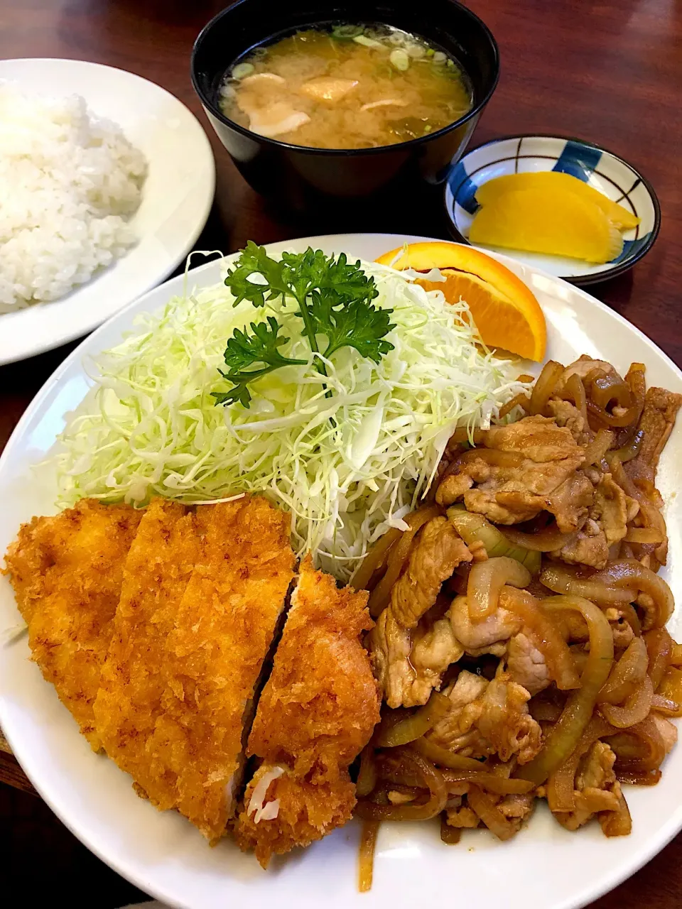 がっつり、コンビ定食。
コンビはチキンカツ&焼肉。|まんまるさん