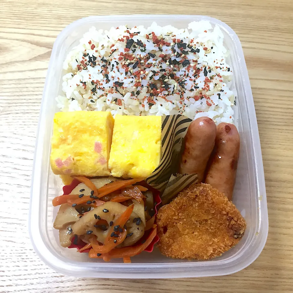 Snapdishの料理写真:火曜日の旦那さんのお弁当☺︎ #お弁当記録  #ウインナー  #れんこんのきんぴら|むさけんさん