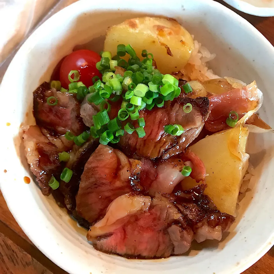 牛ステーキ丼|ちゃむさん