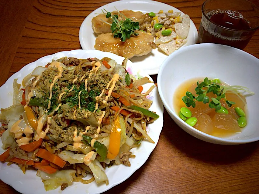 今日のテニス前🎾実家での男飯(๑˃̵ᴗ˂̵)昨日の鶏胸肉の甘酢照り焼きwith冬瓜サラダ🥗&冬瓜の冷やし煮物&オイスターソース焼きそばwith静岡の魔法の粉🧙‍♀️&キムマヨ🎶|ひーちゃんさん