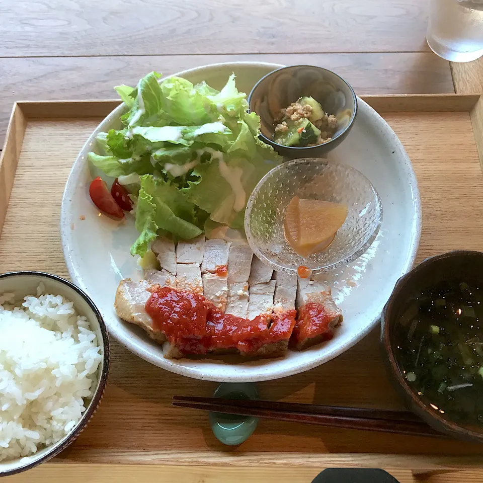 豚のポークトマトソース定食|ちゃむさん