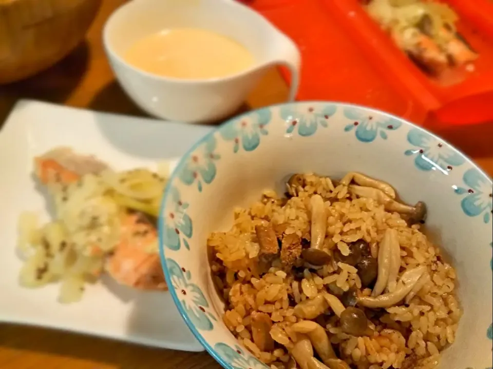 ZIPみて炊いてみたサバ缶炊き込みご飯😋|まきごろうさん