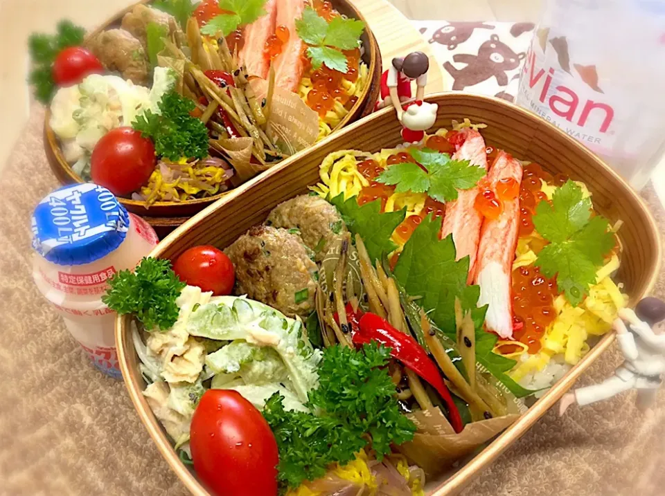 Snapdishの料理写真:カニ🦀イクラ重&三つ葉☘&ニラつくね&菊花とみょうがの甘酢和え&カラフルきんぴらゴボウ&栗山スイートとゴーヤのレモン🍋ツナサラダ&大葉&パセリ&プチトマト🍅の夫婦お弁当♪

 #弁当  #フチ子  #栗山スイート|桃実さん